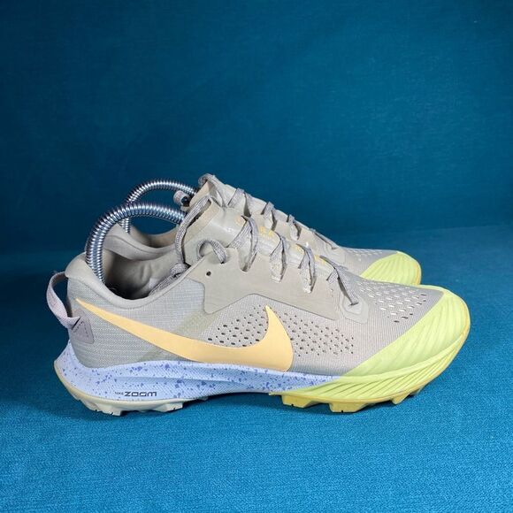 Size 8 - Women’s Nike Air Zoom Terra Multicolor shoes - Picture 3 of 9
